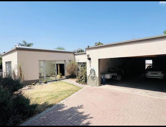 4 BEDROOM HOUSE FOR SALE IN BLOUBOSRAND